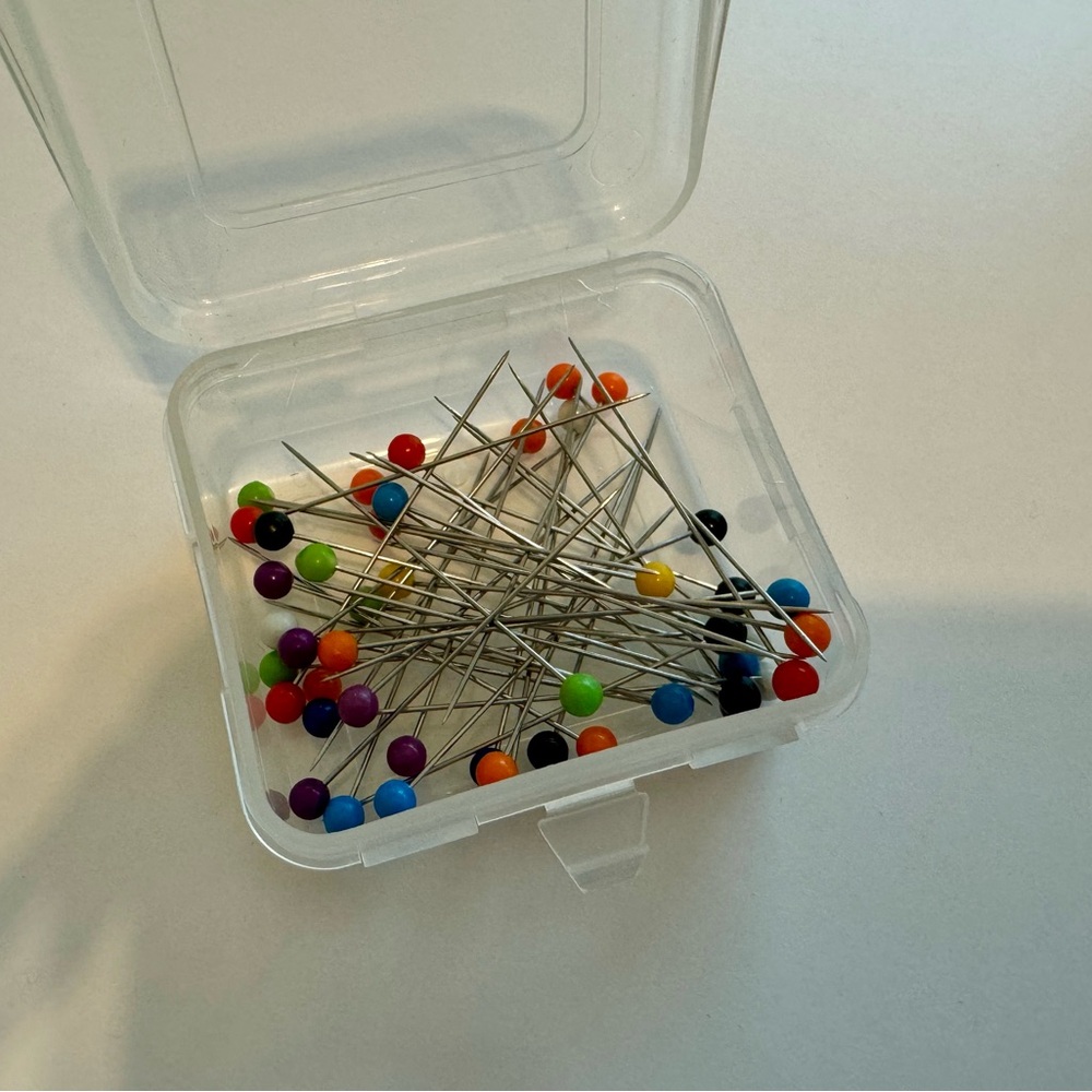Set of 45 sewing pins & clear container
